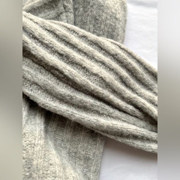 H&M | Grey Ribbed Knit Cropped Sweater - Picture 12 of 16